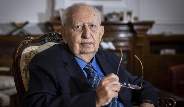 Türk Siyasetinde Bir Dönem Sona Erdi: Cindoruk Vefat Etti