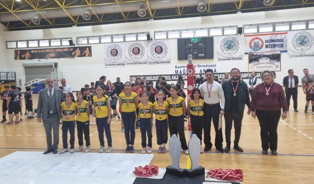 Polatpaşa İlkokulu ve Şehit Hüseyin Akil İkokulu şampiyon oldu