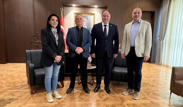 Gazeteciler Birliği yönetimi Öztürkler'le görüştü