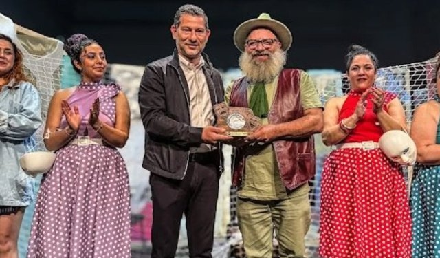 “Kozalar” oyunu Beşparmaklar Tiyatro Festivali’nde prömiyer yaptı