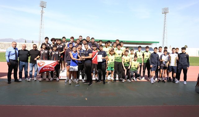 Lefkoşa’da Atletizm Rüzgarı: Kurtuluş Lisesi Zirveyi Bırakmadı