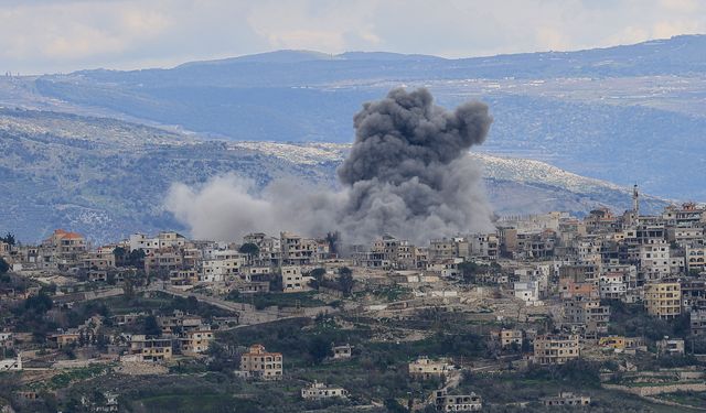 İsrail: "Lübnan'ın güneyindeki Bint Cubeyl'de kuşatmayı tamamladık"