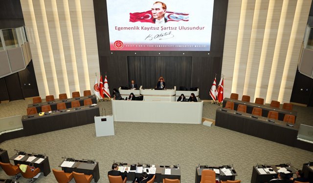 Meclis Genel Kurulu'nda, hayat pahalılığını düzenleyen 11 yasa tasarısı komiteye geri çekildi