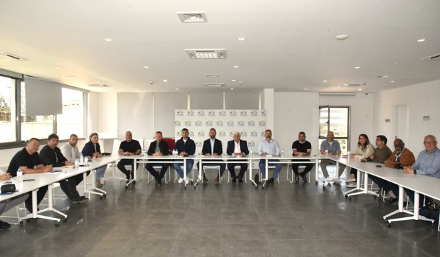 Kamuda örgütlü sendikalar gelinen noktayı değerlendirmek için toplantı yapıyor