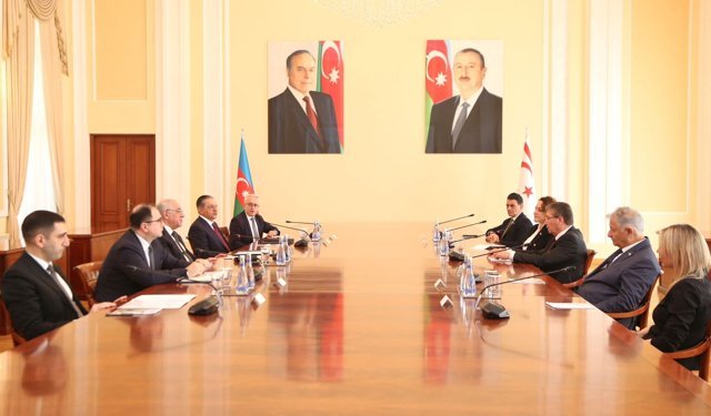 Başbakan Üstel, Bakü’de Azerbaycan Başbakanı Asadov ile görüştü