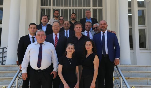 Arıklı, bakanlık personeli ile bayramlaştı