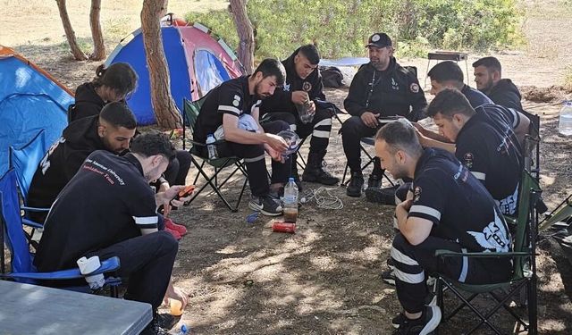 GAÜ'lü öğrencilere iki günlük kamp eğitimi