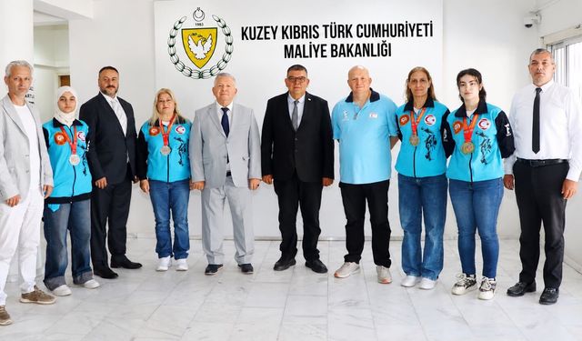 Berova, Dünya Budo Kupası'nda şampiyon olan KKTC Budo Milli Takımı sporcularını kabul etti