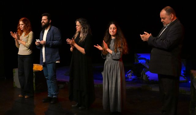 Lefkoşa Belediye Tiyatrosu’nun “Yanlışlık” adlı oyunu 22. Kıbrıs Tiyatro Festivali’nde prömiyerini yaptı