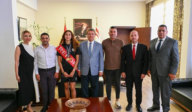 Başbakan Üstel, milli atlet Ada Kafa'yı kabul etti