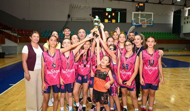 U12 Kızlar Ligi’nde Şampiyon Levent Spor