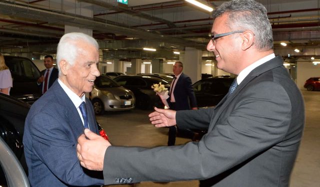 Cumhurbaşkanı Erhürman ve eşi, 3. Cumhurbaşkanı Eroğlu ve eşiyle görüştü