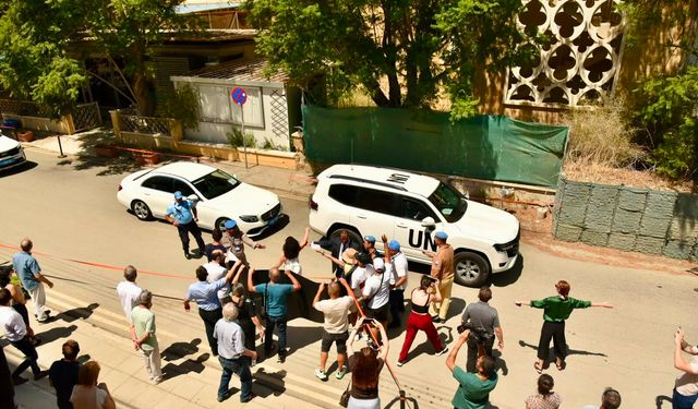Birleşik Kıbrıs- İki Toplumlu Barış İnsiyatifi Dayanışma Evi önünde pankart açtı