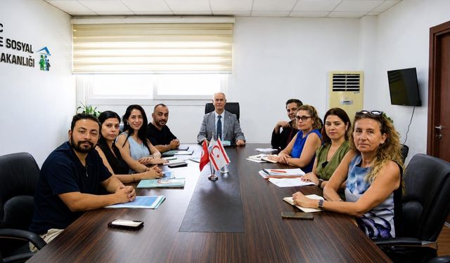 BAKAN HASİPOĞLU: “YENİ ECZACILAR BİRLİĞİ YÖNETİMİYLE YENİ BİR SAYFA AÇIYORUZ”