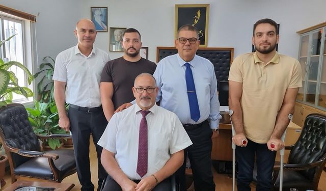 Maliye Bakanı Berova, Kıbrıs Türk Ortopedik Özürlüler Derneği Başkanı Günay Kibrit'i kabul etti