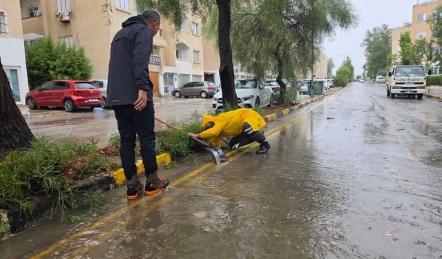 LTB: "Lefkoşa bölgesinde 17 devrilen ağaç, 2 kanalizasyon taşması ve 1 elektrik direği devrilmesi ..."