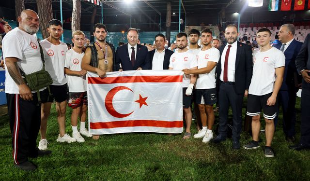 Meclis Başkanı Öztürkler Türk Dünyası Uluslararası Aba Güreşi Finallerini izledi