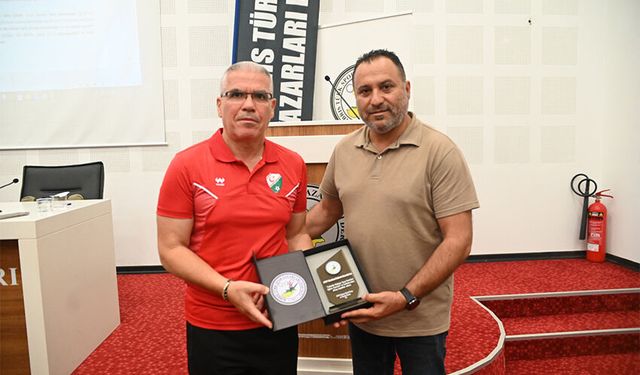Futbolda değişen kurallar anlatıldı