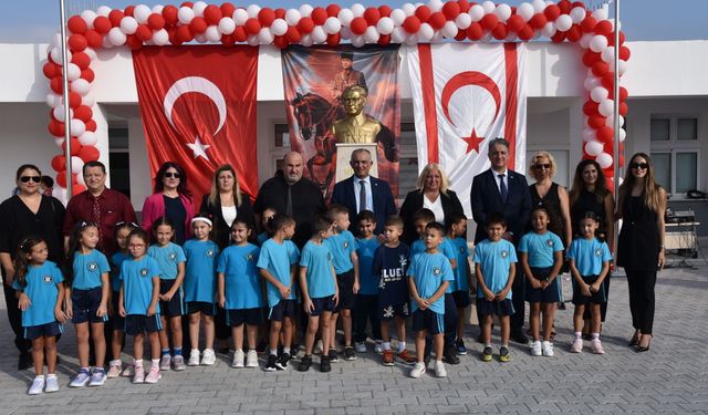 İlköğretimde yeni ders yılı başladı. Bakan Çavuşoğlu Çayırova İlkokulu binasının açılışını yaptı