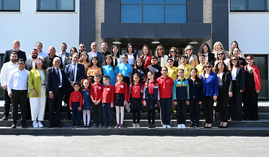 Güzelyurt Belediye Başkanı Özçınar, Çocuk Meclisini kabul etti