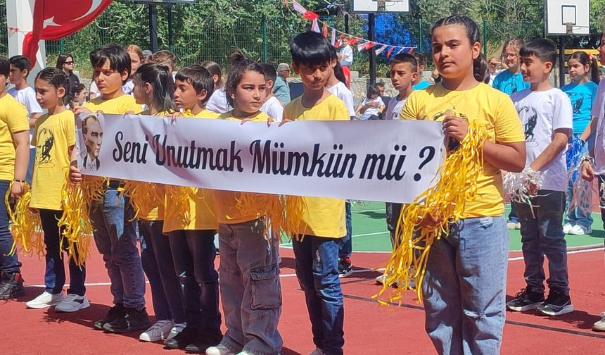 Lapta İlkokulu’nda Esat Faik Muhtaroğlu Kompozisyon Yarışması ödülleri 23 Nisan töreninde verildi