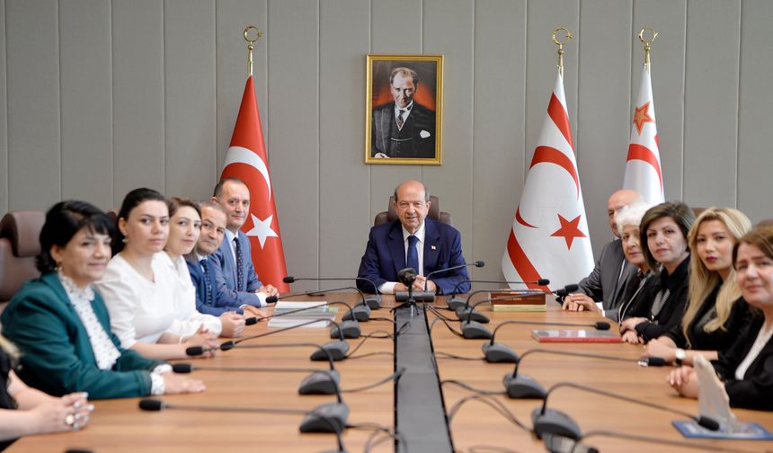 Cumhurbaşkanı Tatar Azerbaycan'dan bir heyeti kabul etti