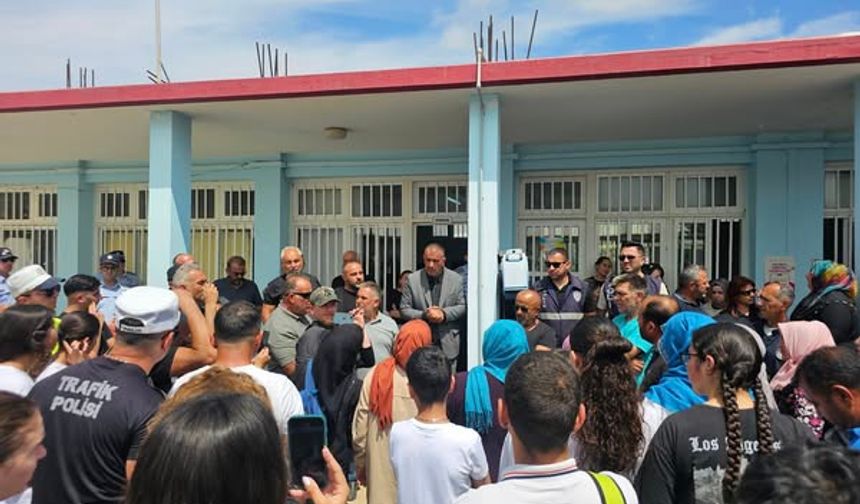 Yenierenköy’de veliler eylem yaptı