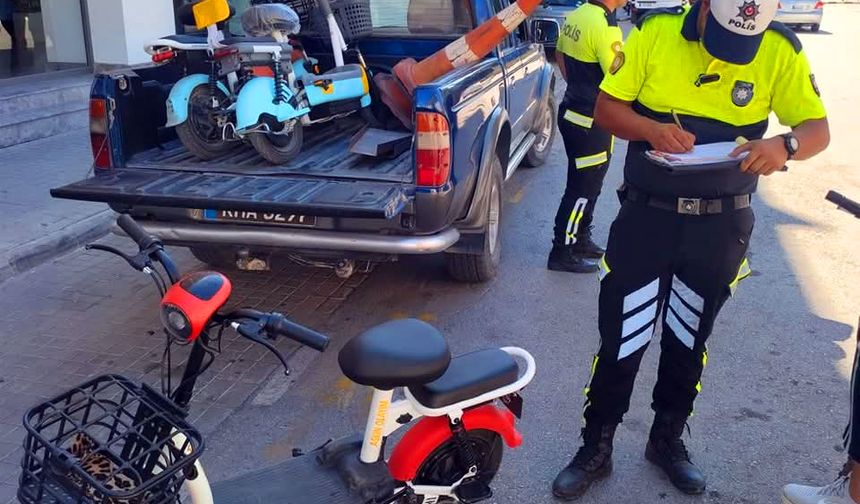 Polis, elektrikli scooterlarla ilgili kuralları hatırlatarak uyarılarda bulundu