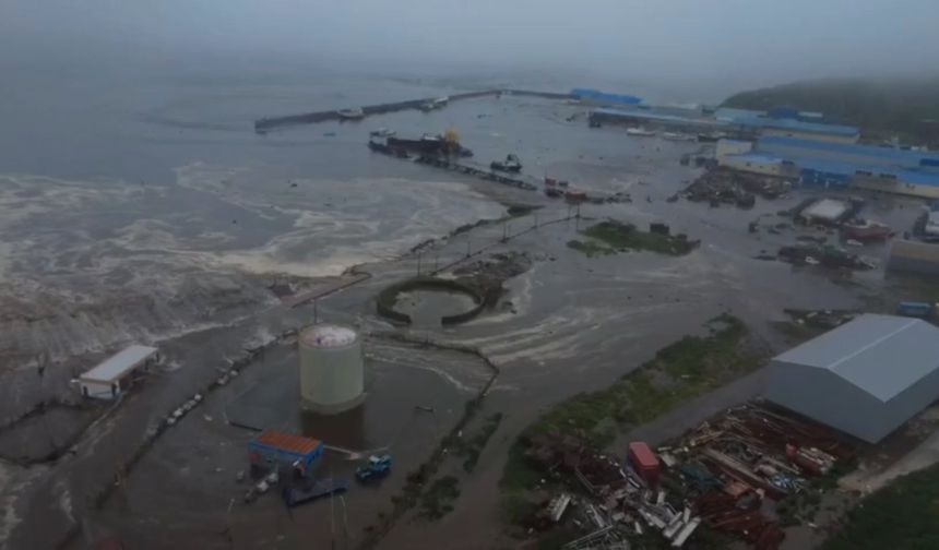 Tsunami dalgaları Hawaii'yi etkilemeye başladı... Rusya'da tsunami dalgalarının boyu beş metreyi buldu