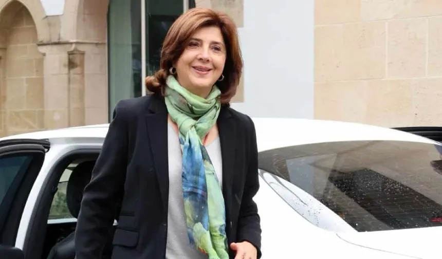 Holguin, dün Rum Müzakereci Menelau ile görüştü
