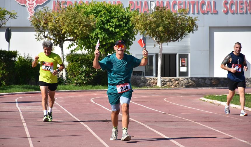 GAÜ ile KKTC Atletizm Federasyonu iş birliğindeki “29 Ekim Cumhuriyet Bayramı Yol Koşusu” yapıldı