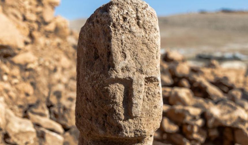 Karahantepe'de kazılarda ilk kez insan yüzlü dikili taş bulundu
