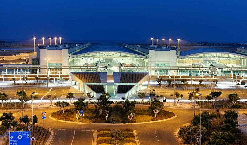 Ulaştırma Bakanı Larnaka havalimanındaki çalışmalarla ilgili bilgi verdi