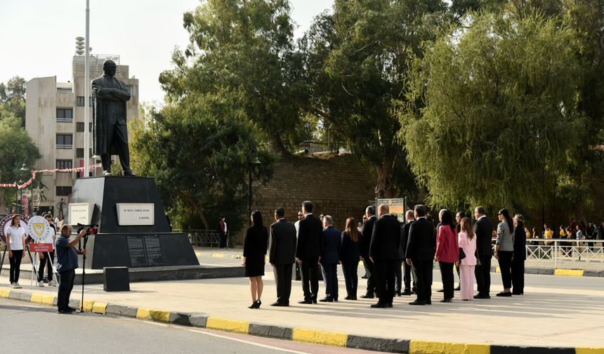 24 Kasım Öğretmenler Günü… Lefkoşa Atatürk Anıtı önünde tören düzenlendi