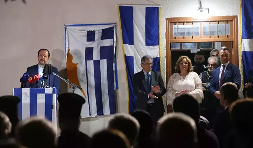 AKEL’den EOKA müzesi açılışına katılan Hristodulidis’e tepki