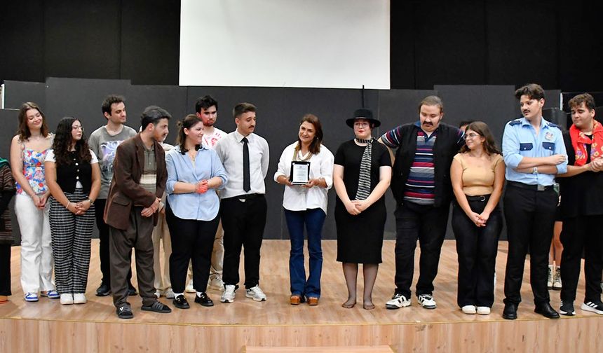 DAÜ Tiyatro Topluluğu Temaşa Gecesi-3’ü sahneledi