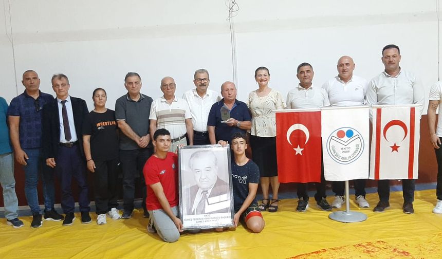 Güreşseverler Derneği, 20.Rifat Şener Güreş Hizmet Ödülü’nü Reşat Tekin’e verdi