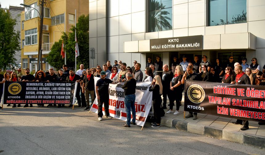 KTOEÖS, Atatürk’ün 87’nci ölüm yıldönümü dolayısıyla Millî Eğitim Bakanlığı önünde açıklama yaptı