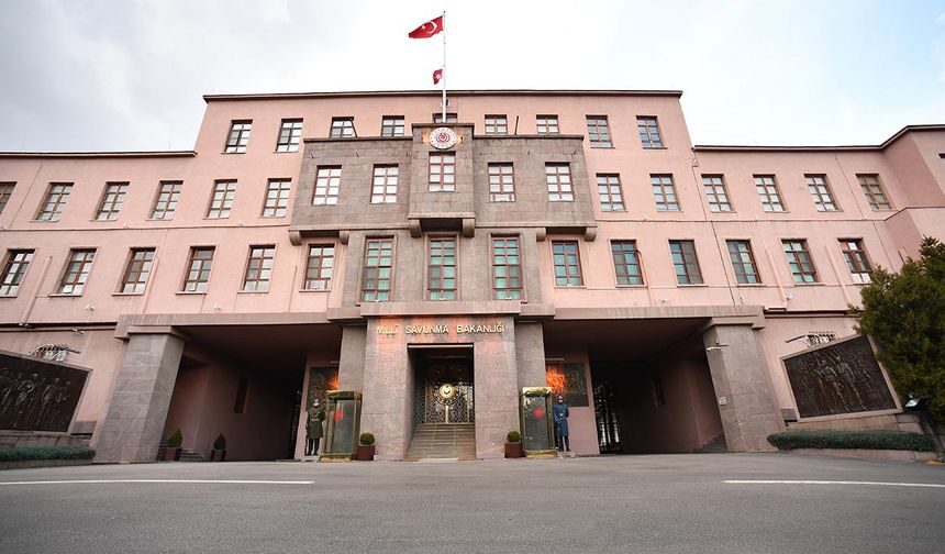 Azerbaycan'dan Türkiye'ye gitmek için havalanan C30 kargo uçağının Gürcistan'da düştü...