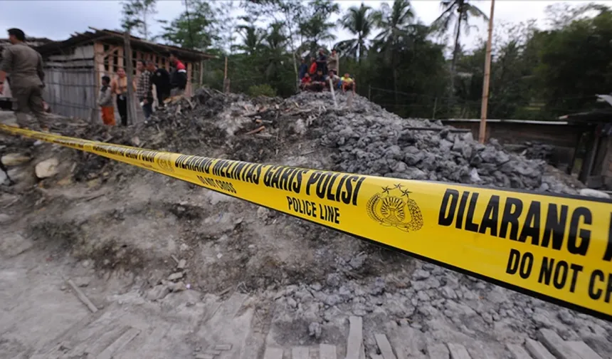 Endonezya'da toprak kayması nedeniyle ölenlerin sayısı 23'e yükseldi