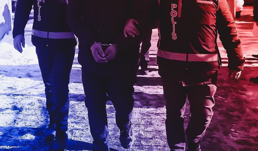 Turist vizesiyle gelip restoranda çalıştığı tespit edildi, tutuklandı