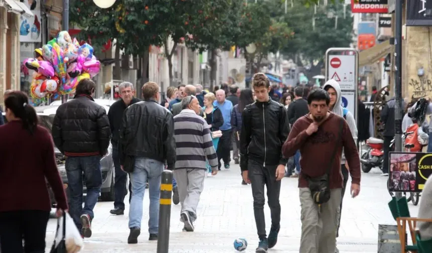 Eurobarometre’ye göre Rumların yüzde 84’ü hayatından memnun