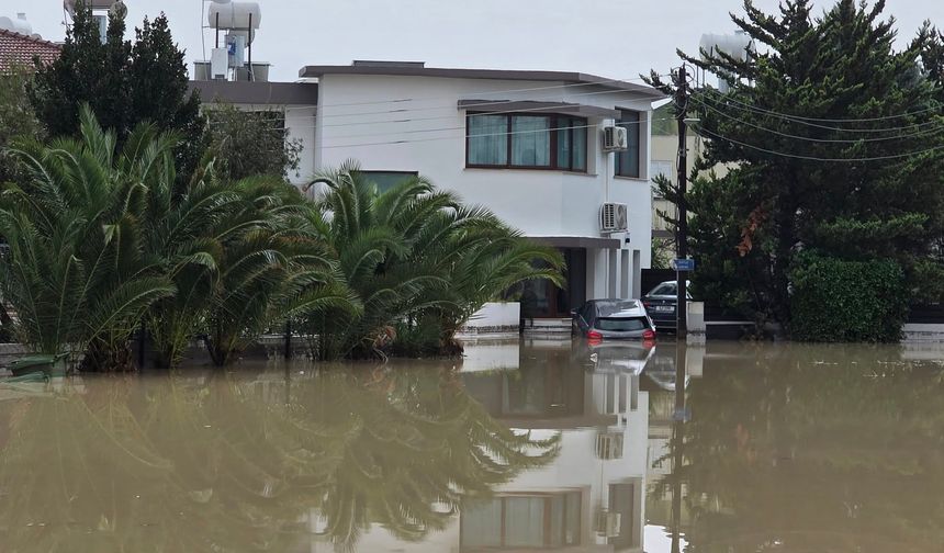 KKTC'deki olumsuz hava koşullarının neden olduğu su taşkınları ve diğer olaylar Rum basınında
