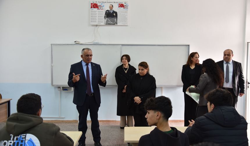 Karneler dağıtıldı... 57 bin 413 öğrenci tatile girdi