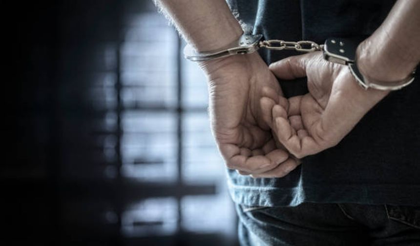 Turist vizesiyle gelip restoranda çalıştığı tespit edildi, tutuklandı