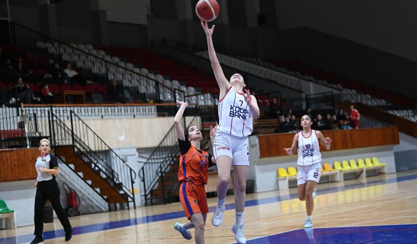 Basketbolda Gençler Parkede