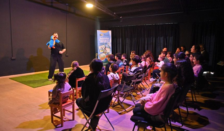 “Bay Kuzi’nin Maceraları” üçüncü kitabının lansmanı ve kukla tiyatrosu premiyeri yapıldı