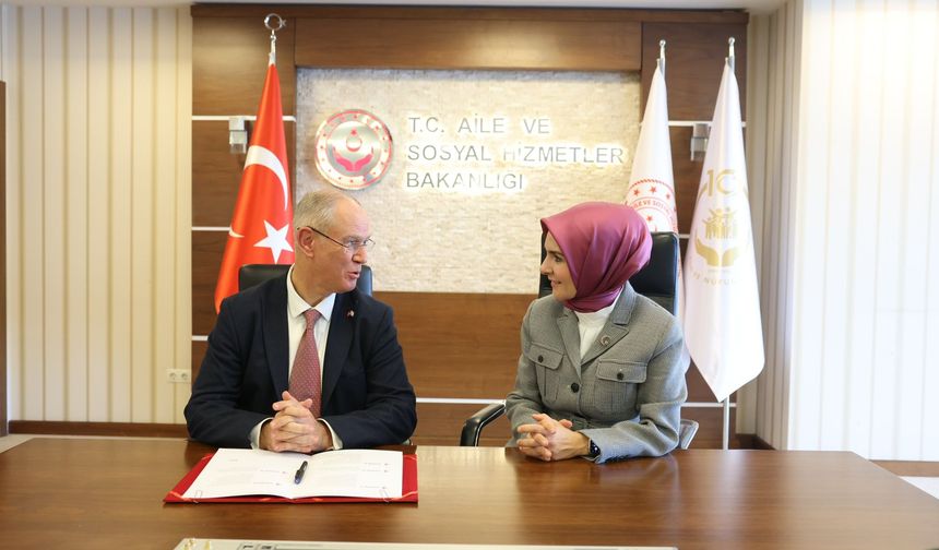 Hasipoğlu, Dijital Dünyada Çocuk Hakları Sözleşmesi'ni imzaladı