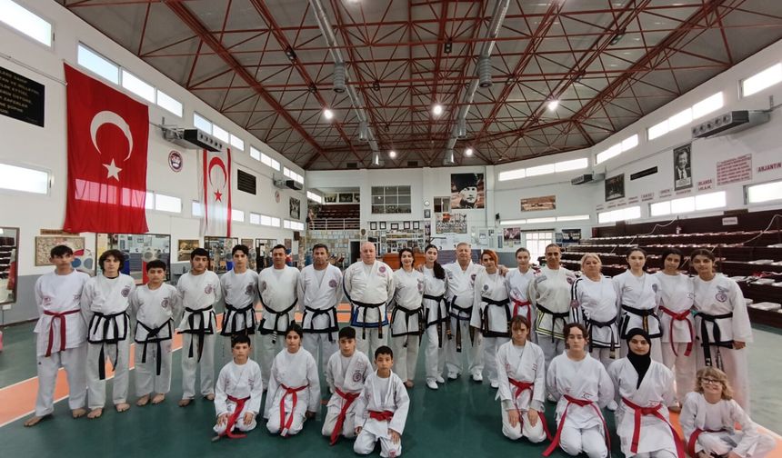 Taekwondoda kara kuşak sınavının ikici gününde Yarışmacılar Tüm hünerlerini gösterdiler