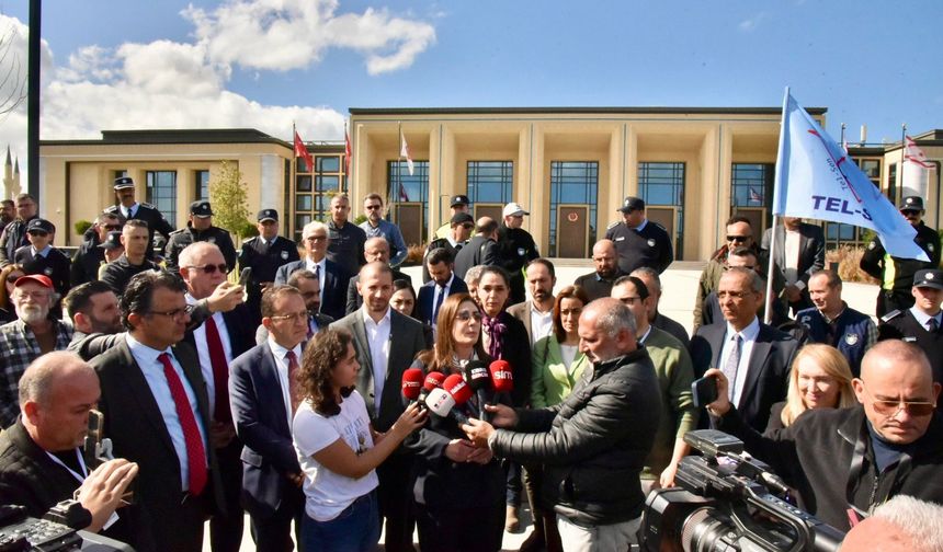 Fiber Optik Protokolü’ne Meclis içinde muhalefet milletvekilleri karşı çıkarken Meclis önünde sendikalar tepkilerini ort